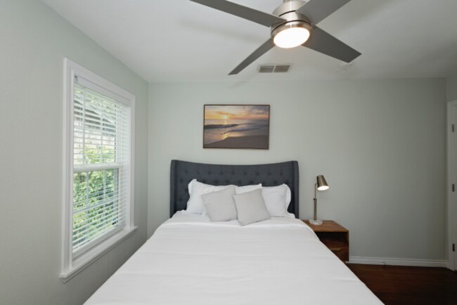 Building Photo - 1325 Ray Dr