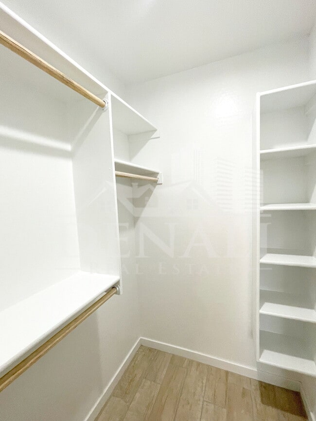 Building Photo - 733 S 96th Pl
