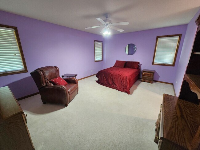 Building Photo - Executive 3+BR, 3BTH Rancher, 2car gar (with ALL utilities only $450/mo) and lawncare and snow re...