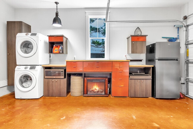 Building Photo - 4 Clipper St