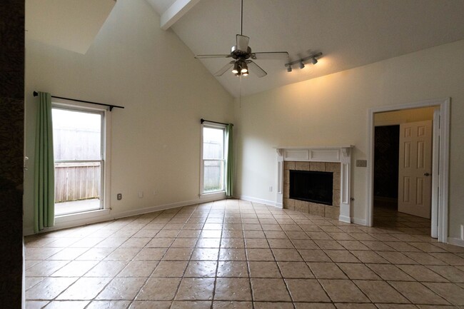 Building Photo - 2 Bed/2.5 Bath Townhome in Northeast Jackson!