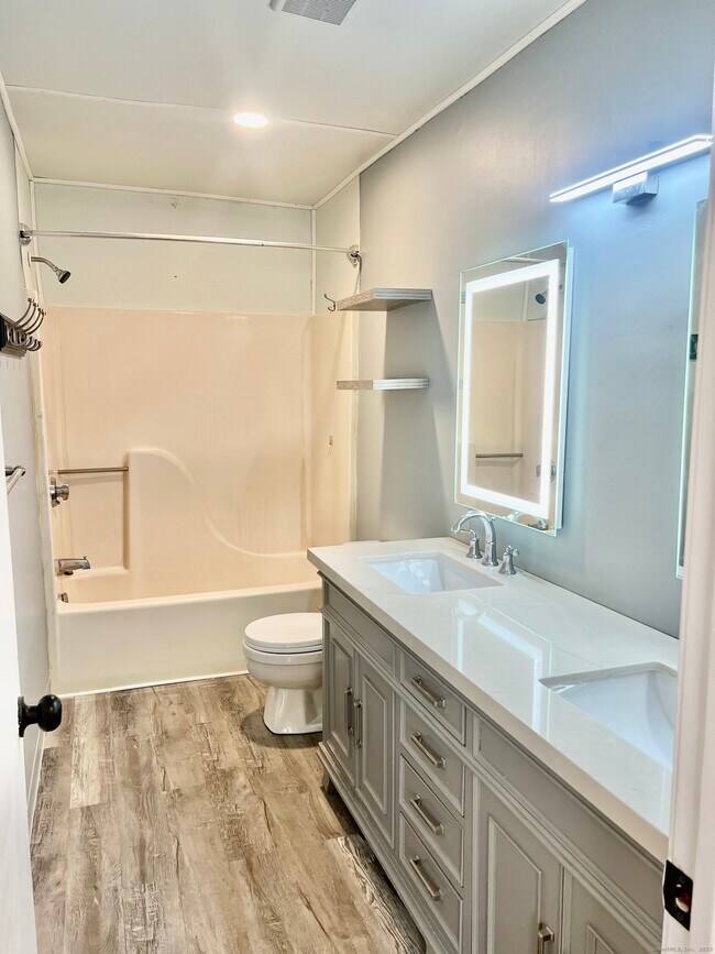 Building Photo - 515 Scott Rd