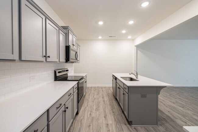 Building Photo - 3 Bed, 2.5 Bath Home with Bonus Loft & Private Owner Suite - Available Late September Move In