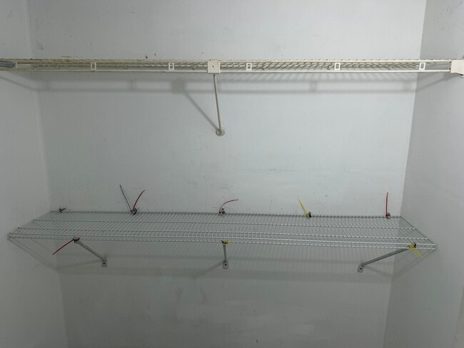 Building Photo - 600 Village Green Ct