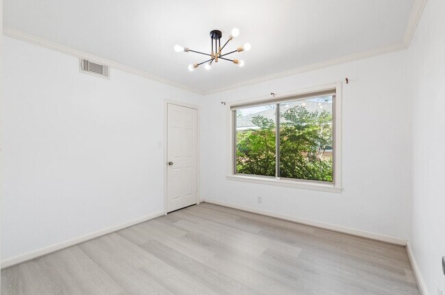 Building Photo - 6249 Overbrook Ln