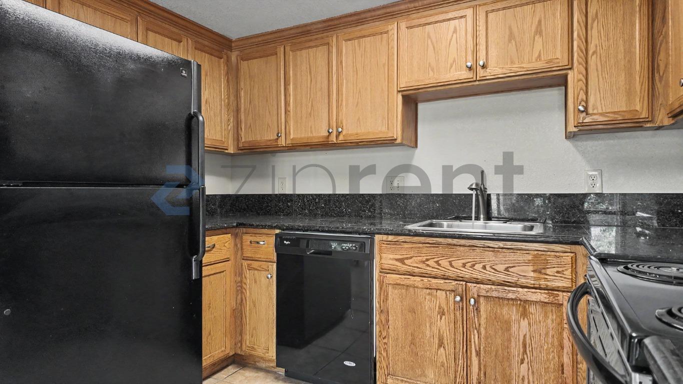 Building Photo - Unit B