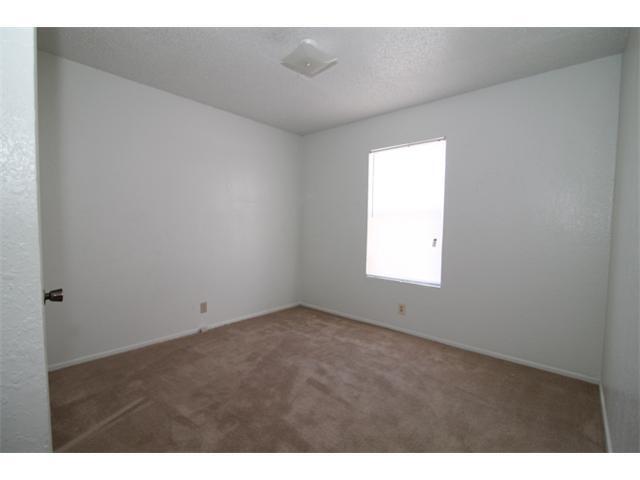 Building Photo - Spacious 3 Bedroom, 2 Bath Duplex in Prime...