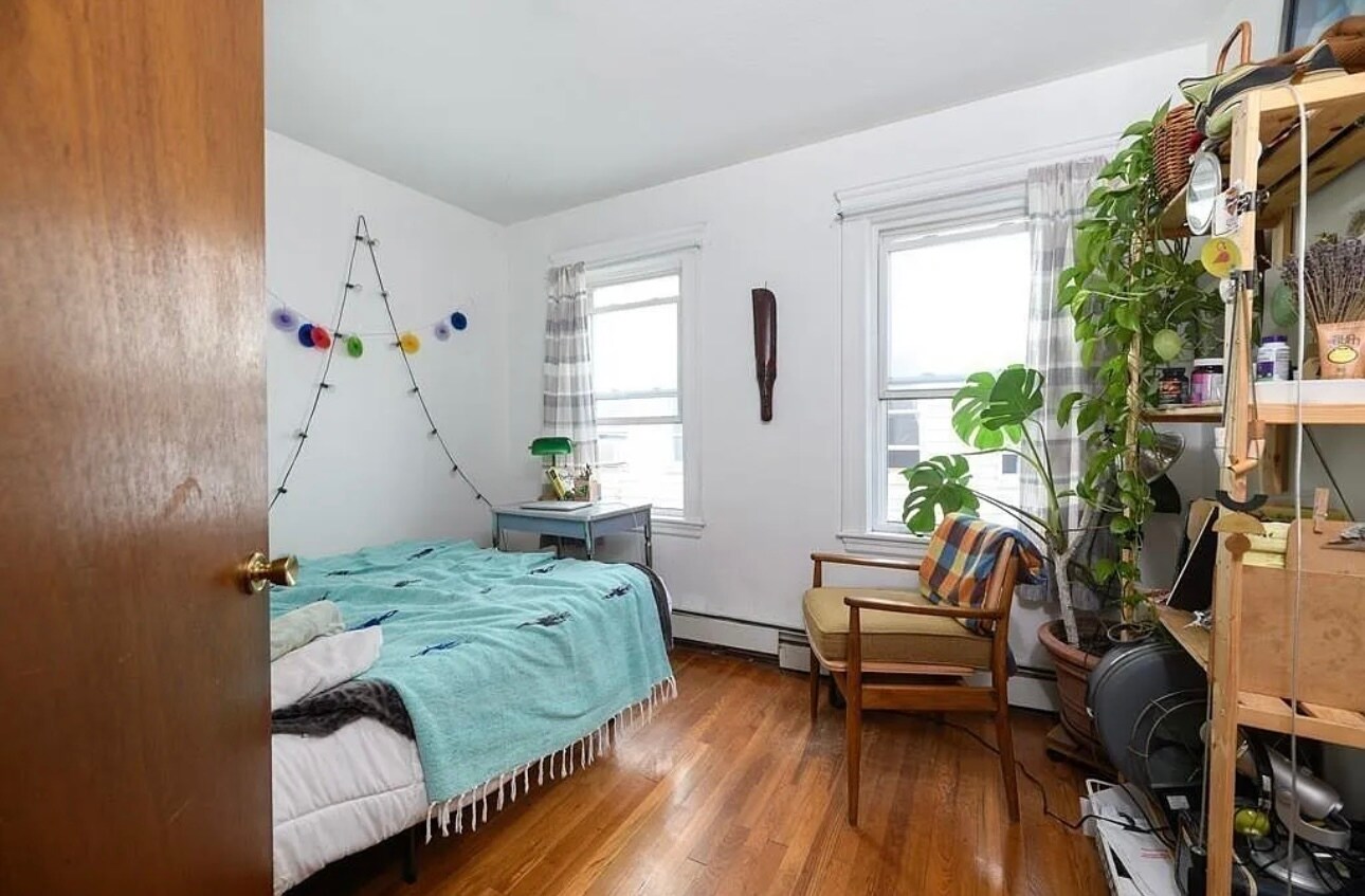 Building Photo - 30 Adrian St