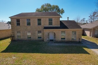 Building Photo - 2523 W Greens Rd