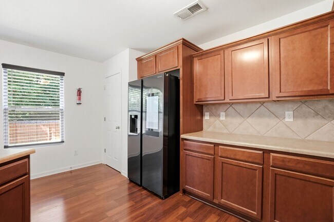 Building Photo - Spacious 4BR Home with New Carpet & Fenced Backyard