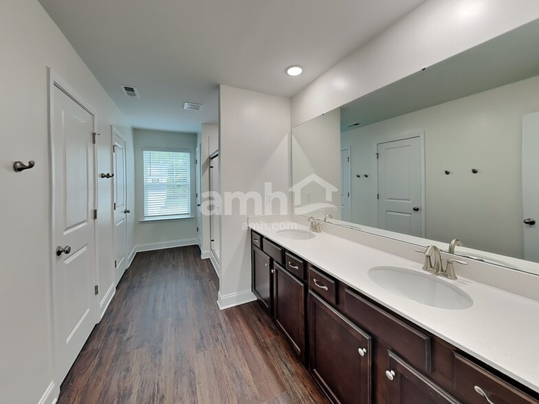 Building Photo - 4306 Spregan Way