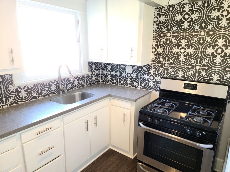 Interior Photo - 3720-3722 San Fernando Rd