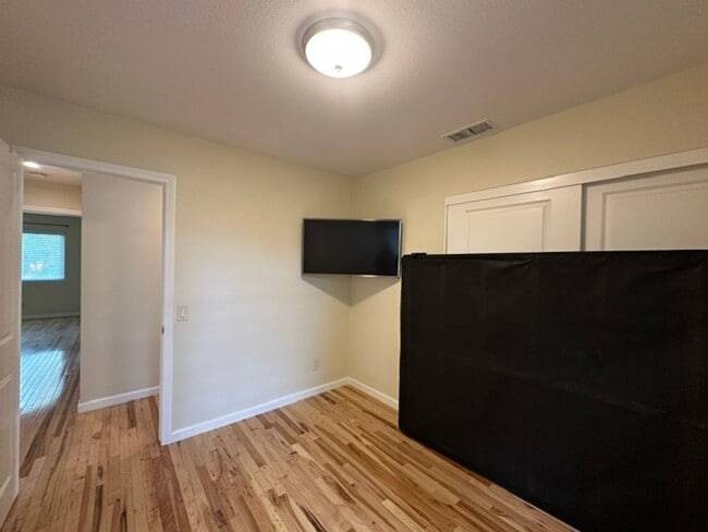 Building Photo - Stunning END-UNIT 3-bedroom condominium located in Agoura Hills