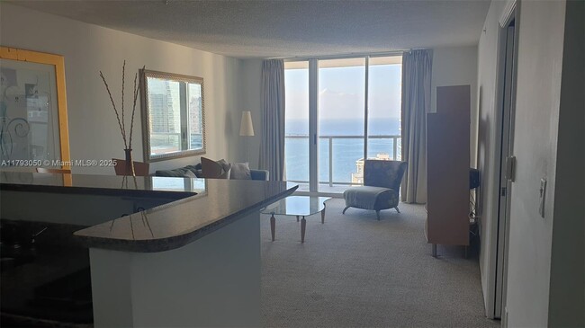 Building Photo - 1155 Brickell Bay Dr