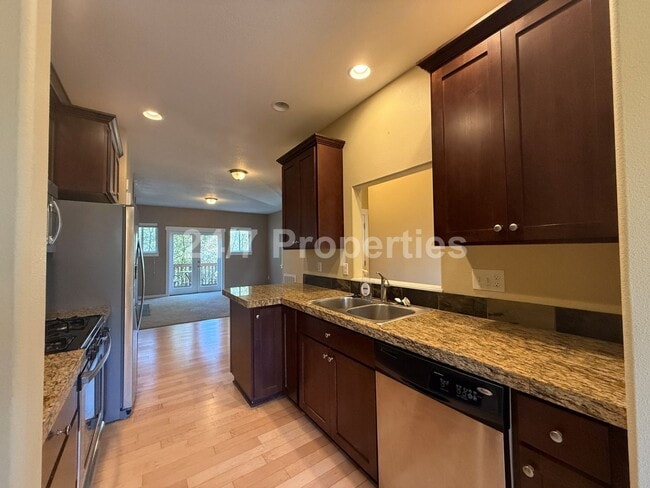 Building Photo - Cozy and Spacious Townhome w/ Deck & Balco...