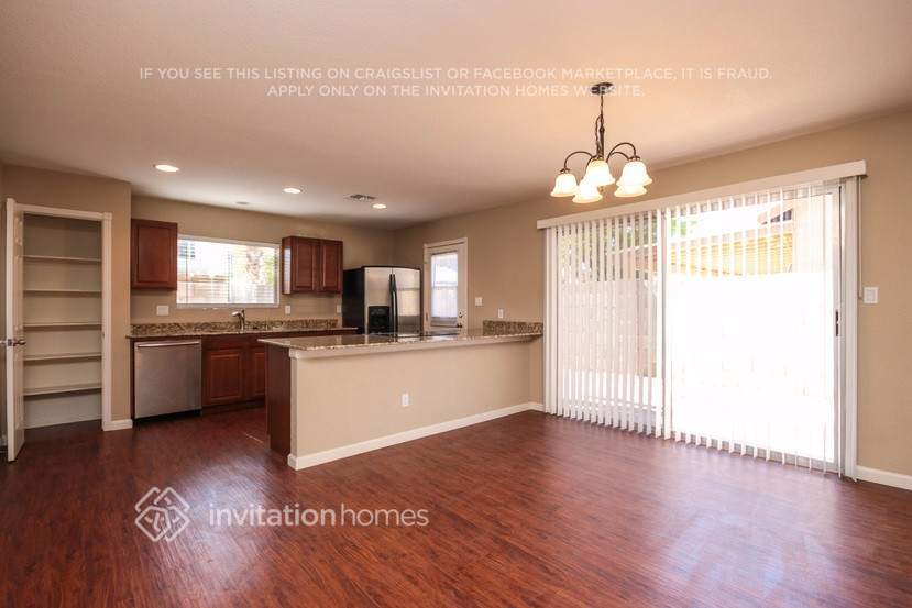 Building Photo - 3861 W Ivanhoe St