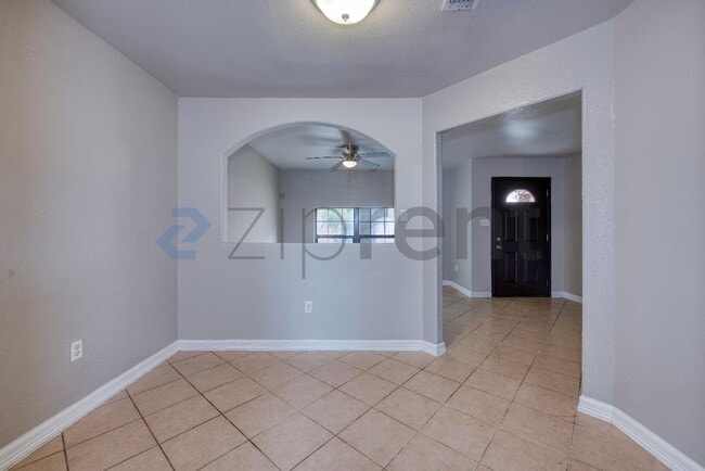 Building Photo - 815 E Sugarcane Dr