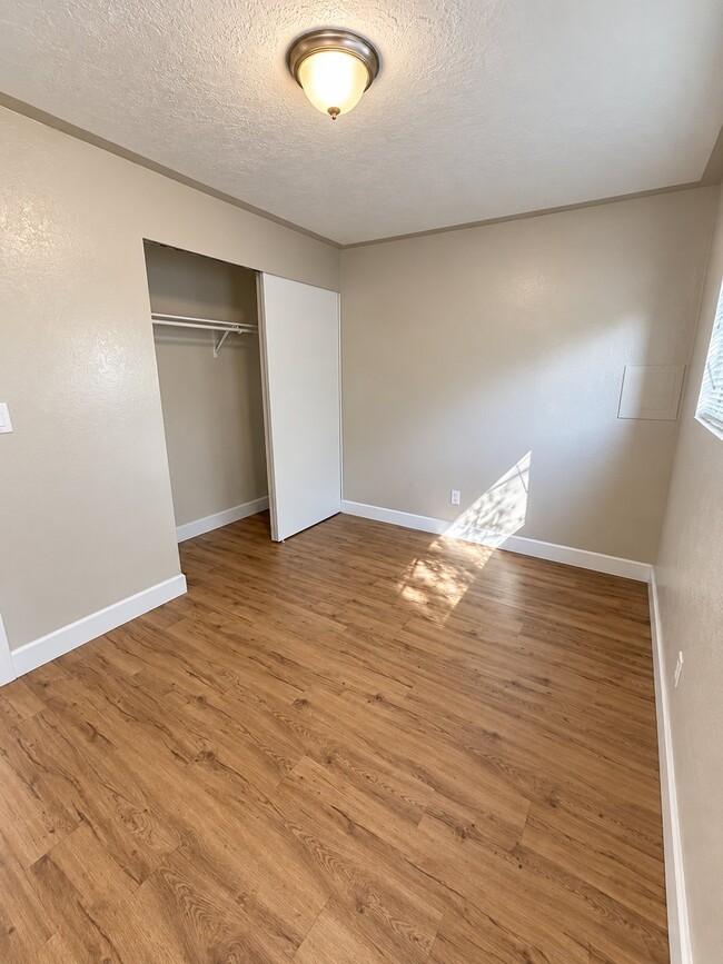 Building Photo - 1601 Ivy Cir