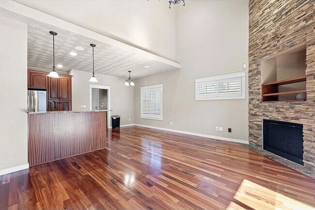 Building Photo - 1633 Chasa St