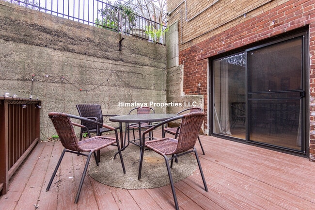 Building Photo - 448 Park Dr