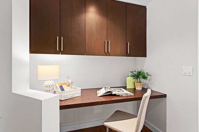 Building Photo - Bright Corner 1Bed/1Bath Condo in the Heart of Downtown Seattle!