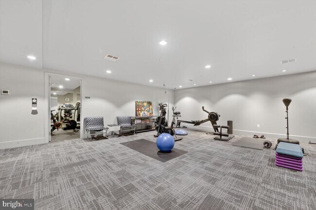 Building Photo - 2100 11th St NW