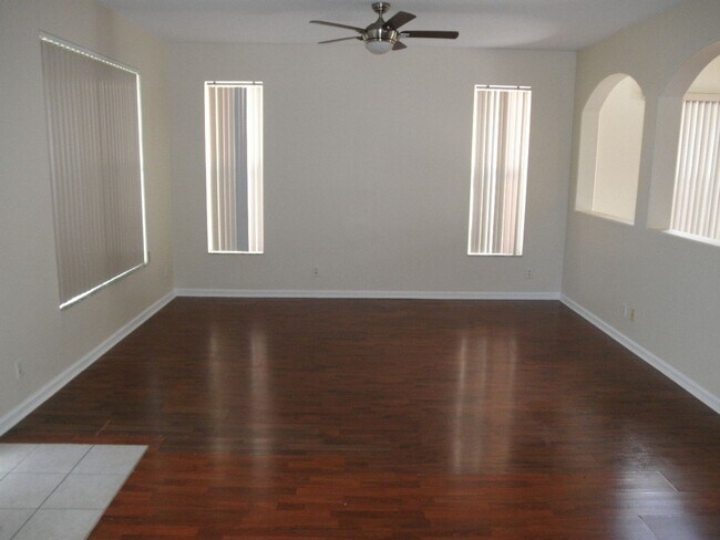 Building Photo - Thousand Oaks