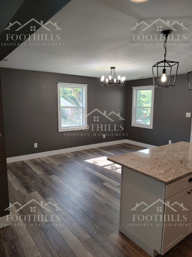 Building Photo - 4-Bedroom House off N Main St
