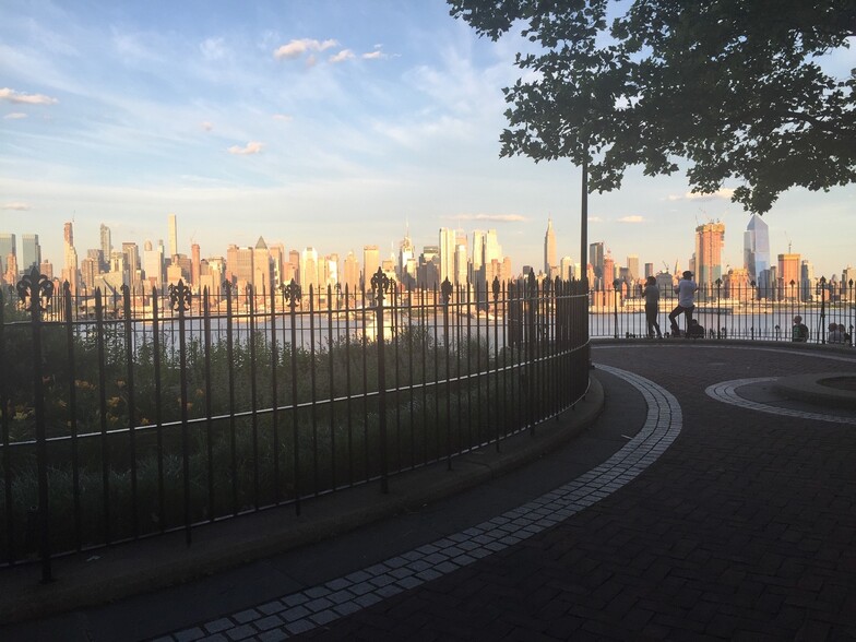 Building Photo - 4315 Park Ave