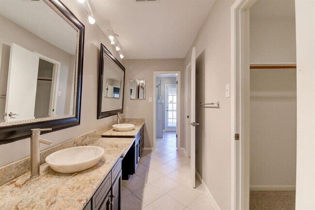 Building Photo - 225 Asbury-