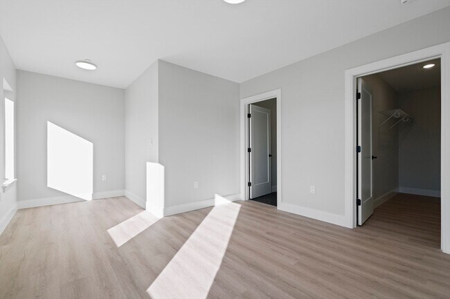 Building Photo - 25 2nd St