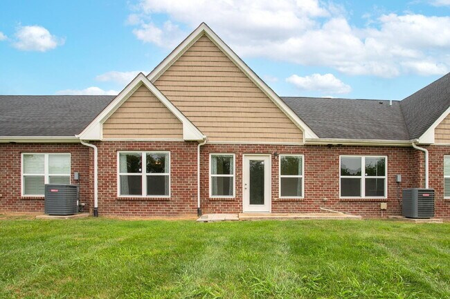 Building Photo - Single-level 2-bed, 2-bath townhome in 55+ community with pool, clubhouse, fitness center and gro...