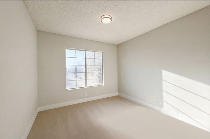 Building Photo - 37740 Duffel St