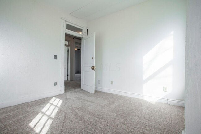 Building Photo - 357 E 15th Ave