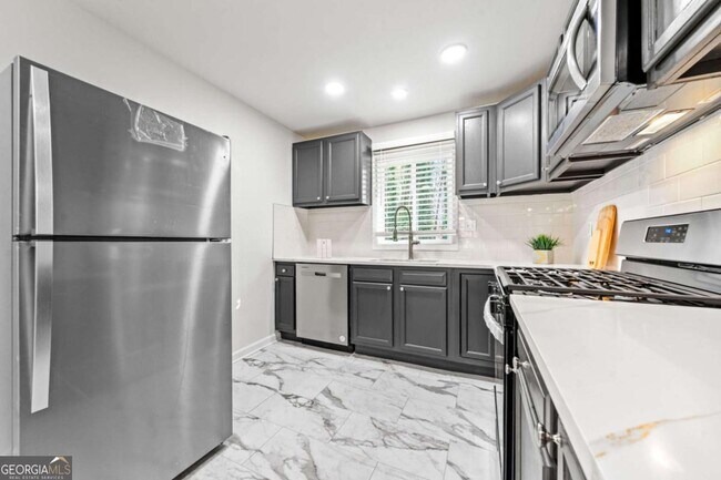 Building Photo - 801 N Evelyn Pl NW