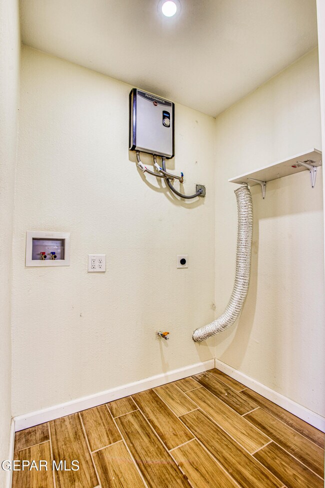 Building Photo - 8818 Mt Elbert Dr