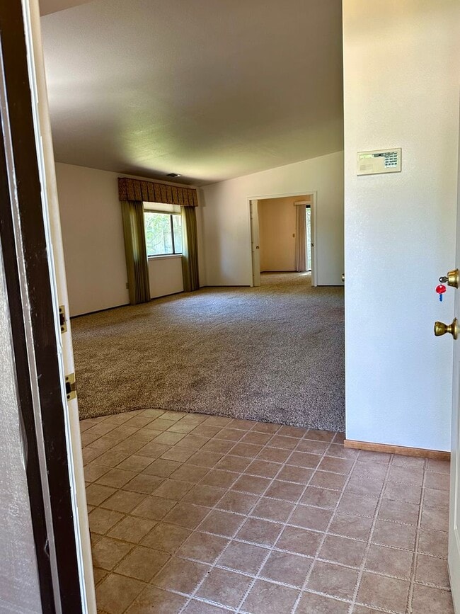 Building Photo - Beautiful 55+ home in Paris Park!