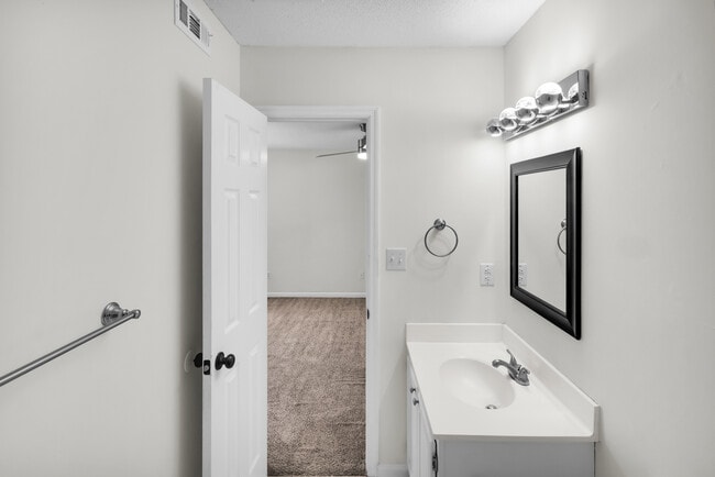 Building Photo - 334 Palamino Trail