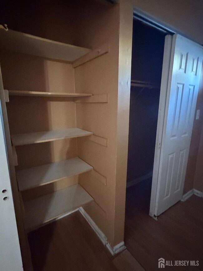 Building Photo - 1202 Woodbridge Commons Way