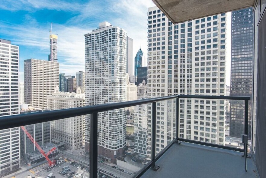 Building Photo - 23 E Illinois St