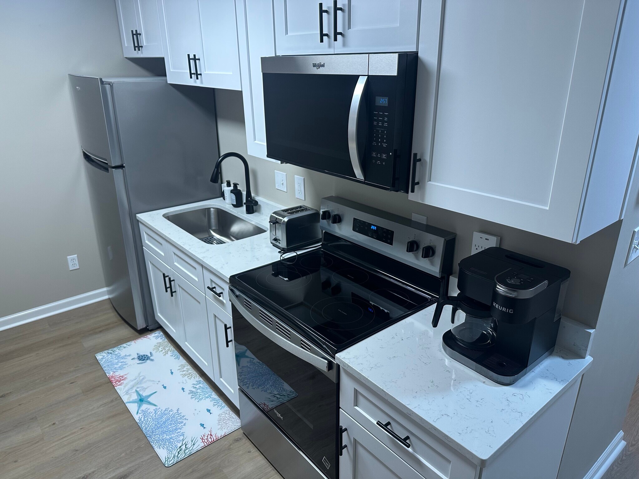 Well-appointed kitchen. Live in ready - 603 Wagon Wheel Rd