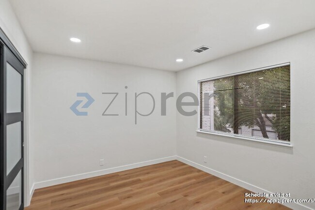 Building Photo - 1260 Sierra Village Pl