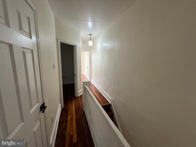 Building Photo - 254 W Sheldon St