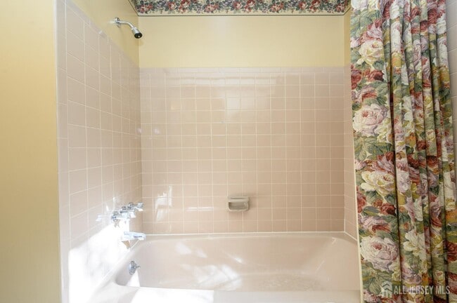 Building Photo - 3996 Park Ave