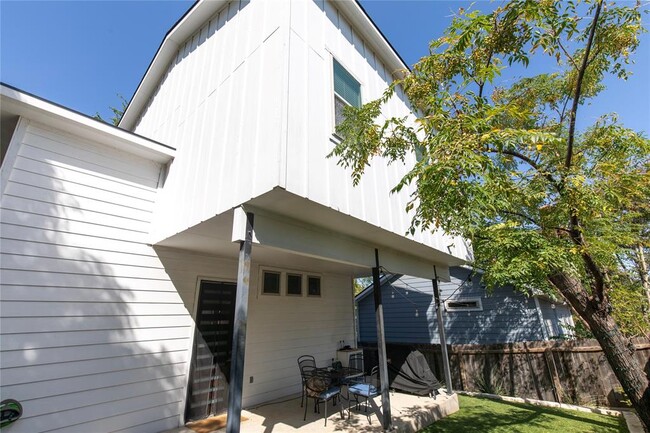 Building Photo - 1608 Ulit Ave
