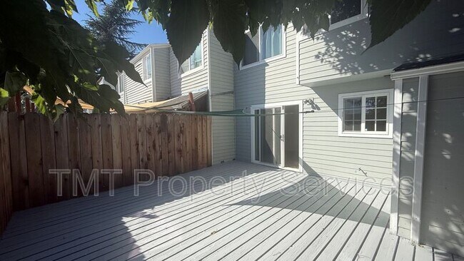 Building Photo - 714 Tanner Dr