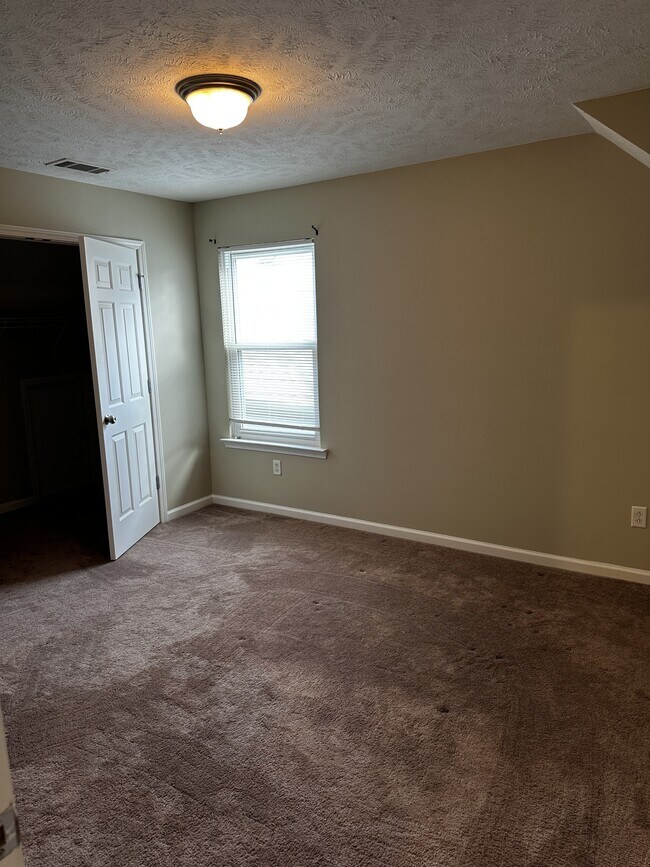 Building Photo - 2480 Oak Hill Dr