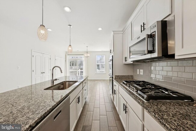 Building Photo - 10605 Meridian Hill Way