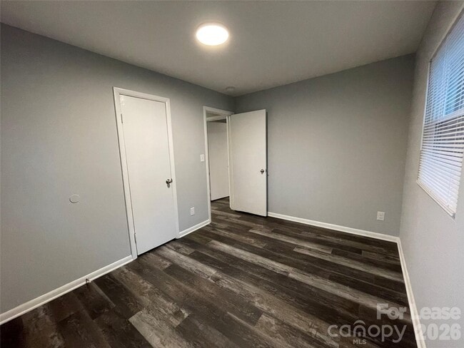 Building Photo - 2815 Ravencroft Dr