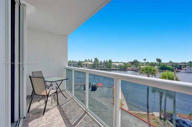 Building Photo - 20515 E Country Club Dr